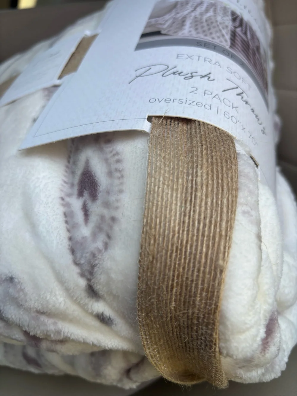 NWT Extra Soft Luxury Plush Throw Set in Cream and Brown (2-Pack) Honey + Lilah